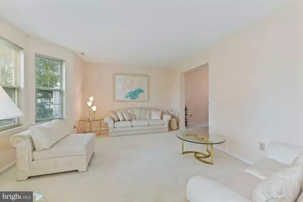 102 SPRINGCRESS DR, Delran, NJ 08075