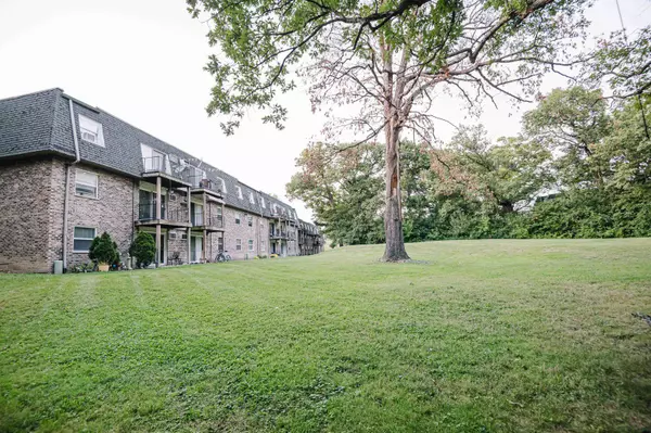 10213 S 86th Terrace #3-303, Palos Hills, IL 60465