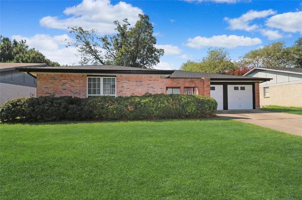 512 Sussex Drive, Arlington, TX 76014