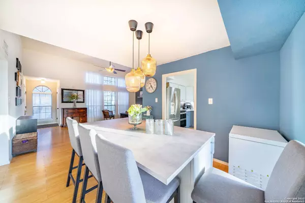 6100 WOODLAKE PKWY UNIT 304, San Antonio, TX 78244-1421