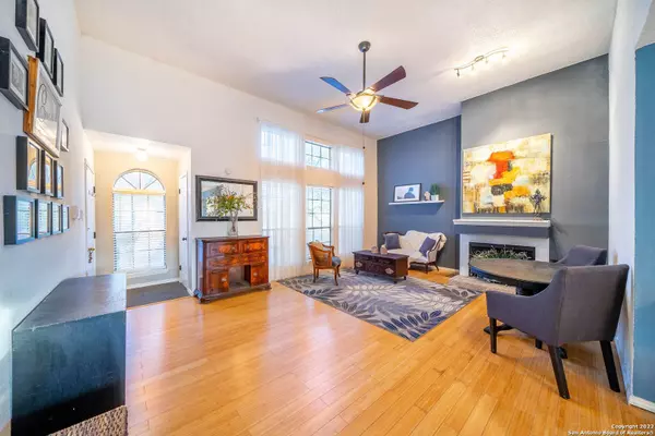 6100 WOODLAKE PKWY UNIT 304, San Antonio, TX 78244-1421