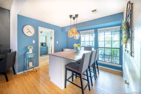 6100 WOODLAKE PKWY UNIT 304, San Antonio, TX 78244-1421