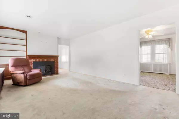 30 SEMINOLE AVE, Claymont, DE 19703