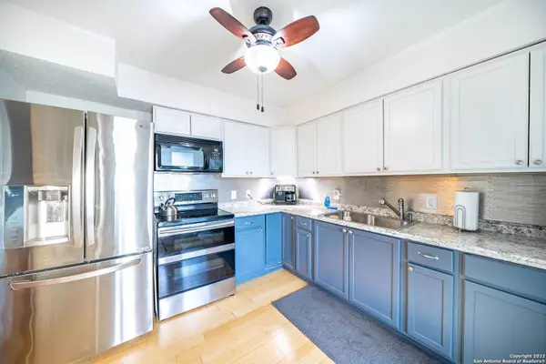 6100 WOODLAKE PKWY UNIT 304, San Antonio, TX 78244-1421