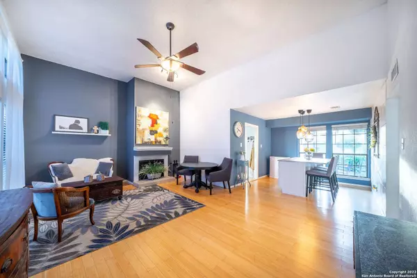 6100 WOODLAKE PKWY UNIT 304, San Antonio, TX 78244-1421