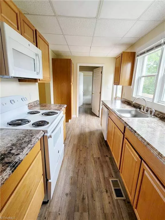 319 Berry Garden RD, Kernersville, NC 27284