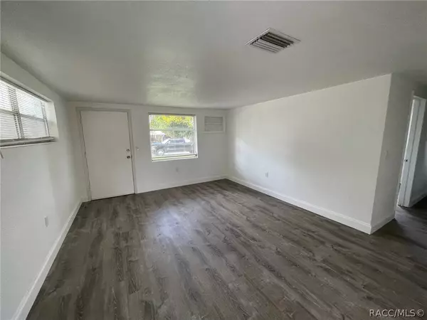 9 Hoover ST, Beverly Hills, FL 34465