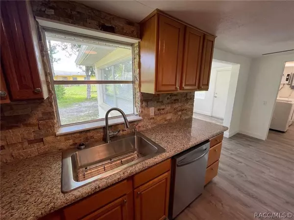 9 Hoover ST, Beverly Hills, FL 34465