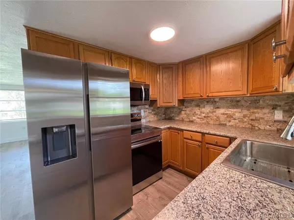 9 Hoover ST, Beverly Hills, FL 34465