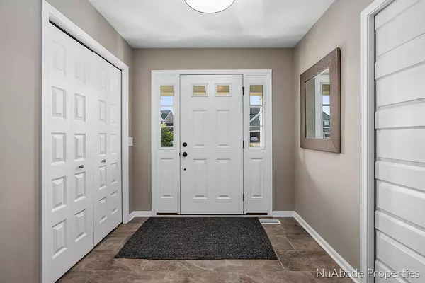 539 Orchard NE Drive, Rockford, MI 49341