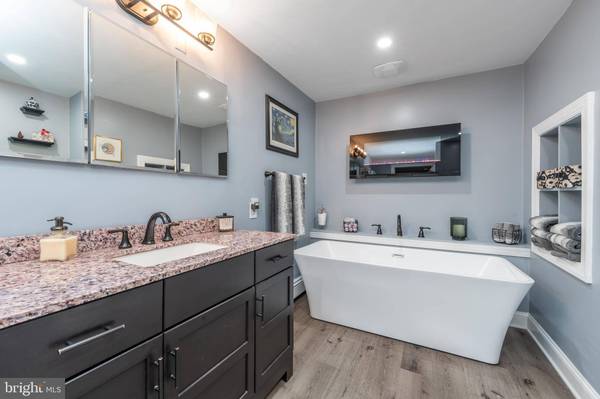 223 SALFORD STATION RD, Perkiomenville, PA 18074