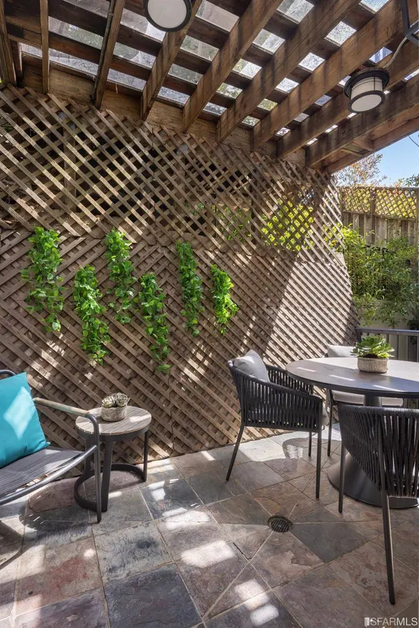 2450 Larkin ST, San Francisco, CA 94109