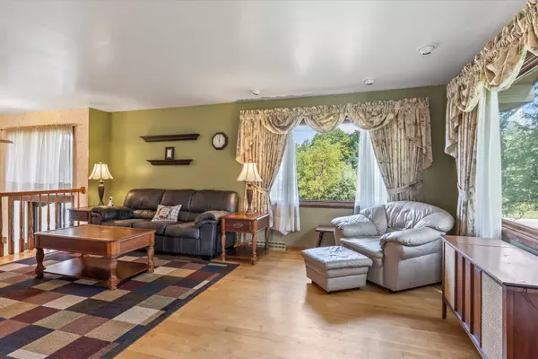 W2747 Hickory Ln, Geneva, WI 53147