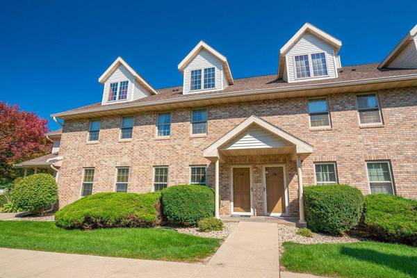 14 Waterford Cir, Madison, WI 53719