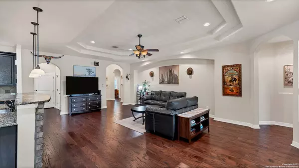 905 Easton Dr, San Marcos, TX 78666