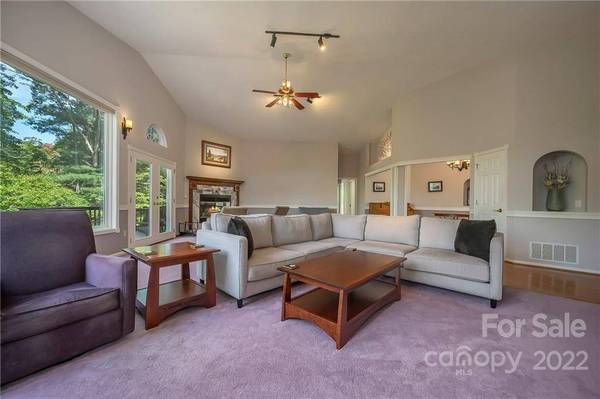 218 Winding Creek LN, Columbus, NC 28722