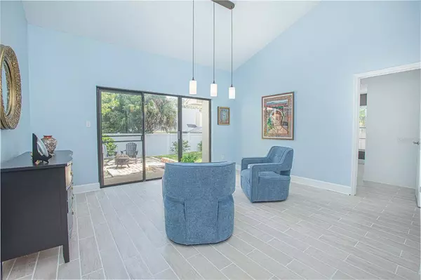 1062 WEAVER DR, Oviedo, FL 32765