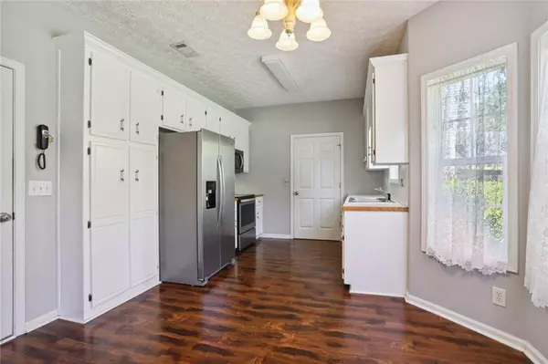 516 Charles DR, Canton, GA 30115