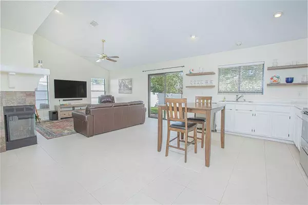 1062 WEAVER DR, Oviedo, FL 32765