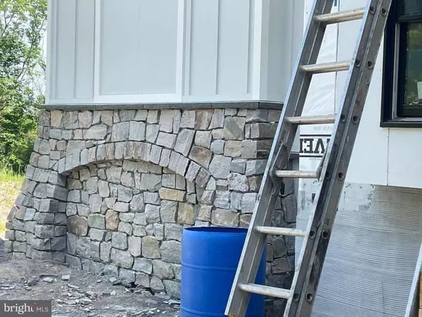 6 SOLEBURY MOUNTAIN RD, New Hope, PA 18938