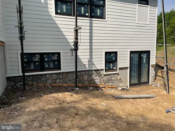 6 SOLEBURY MOUNTAIN RD, New Hope, PA 18938