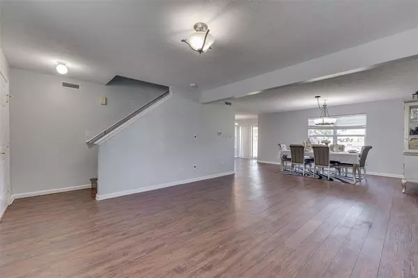 2410 Monarchy LN, Greenwood, IN 46143