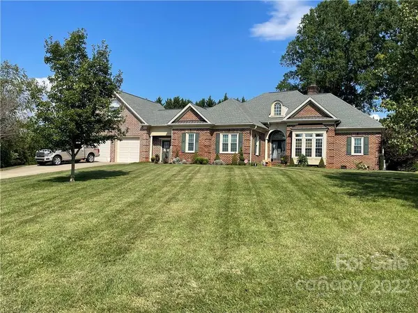 2205 James WAY, Statesville, NC 28625