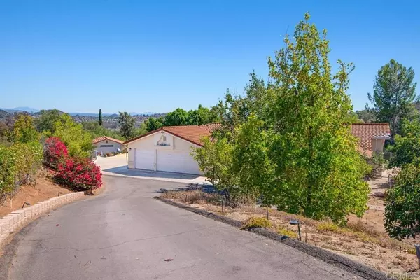 25206 Jesmond Dene Heights PL, Escondido, CA 92026