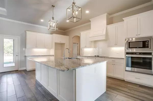 1009 Henry Way, Springtown, TX 76082