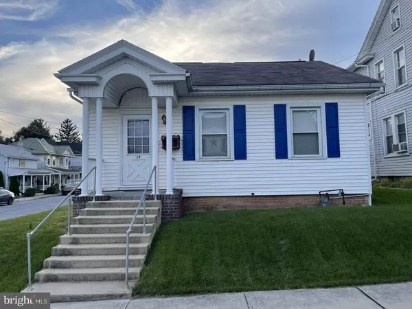 17 S CHERRY ST, Myerstown, PA 17067