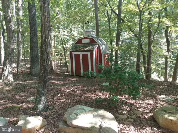 183 POLISH LN, Great Cacapon, WV 25422