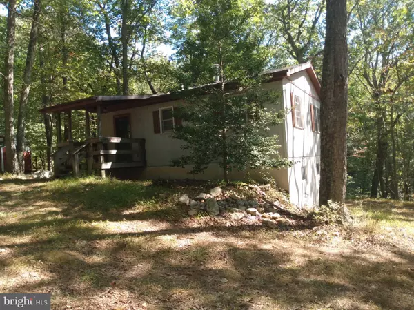 183 POLISH LN, Great Cacapon, WV 25422
