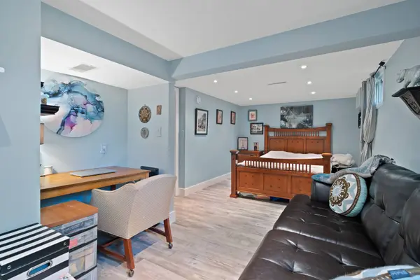 604 E Cedar LN, Mount Prospect, IL 60056