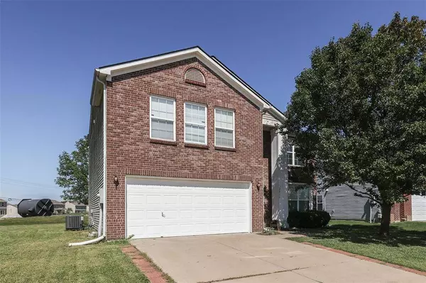 2410 Monarchy LN, Greenwood, IN 46143