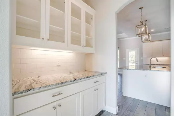 1009 Henry Way, Springtown, TX 76082