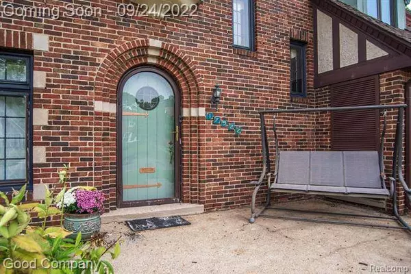 17522 WILDEMERE Street, Detroit, MI 48221