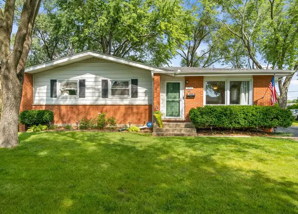 604 E Cedar LN, Mount Prospect, IL 60056