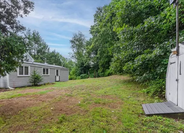 17 Blossom Rd, Plaistow, NH 03865
