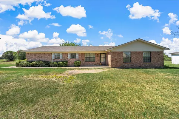 306 Windsong Lane, West, TX 76691