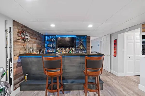 604 E Cedar LN, Mount Prospect, IL 60056