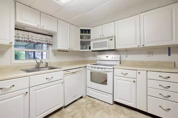 126 SHADOW WOODS LN S, Eustis, FL 32726