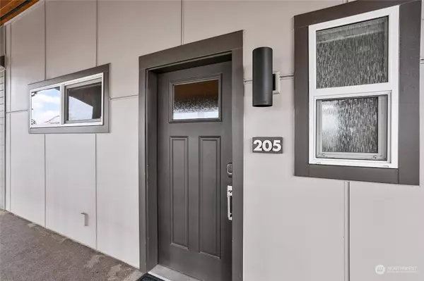 1880 Front ST #205, Lynden, WA 98264