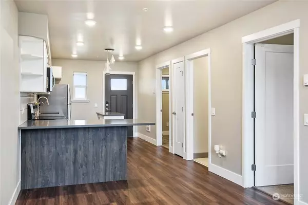 1880 Front ST #205, Lynden, WA 98264