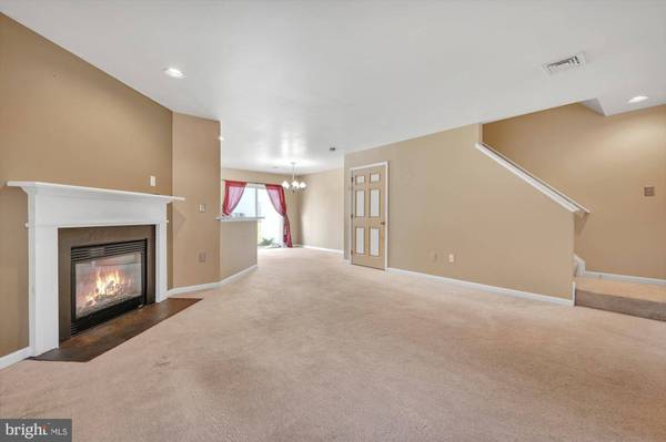 656 MALLARD DR #13C, Etters, PA 17319