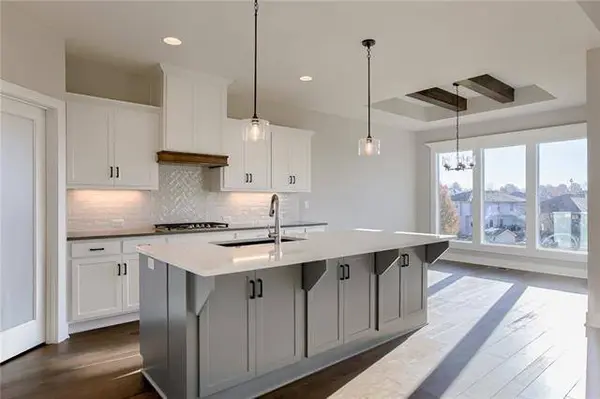 2328 NE Colonnade AVE, Blue Springs, MO 64029