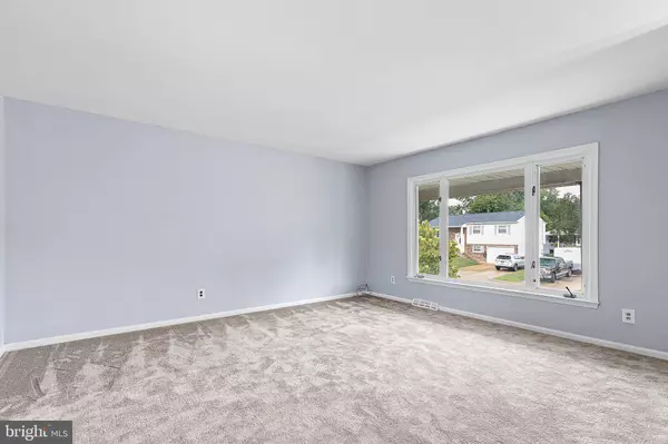 7 CARNEGIE CT, Newark, DE 19713