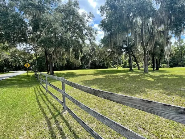 9814 W Riverwood DR, Crystal River, FL 34428