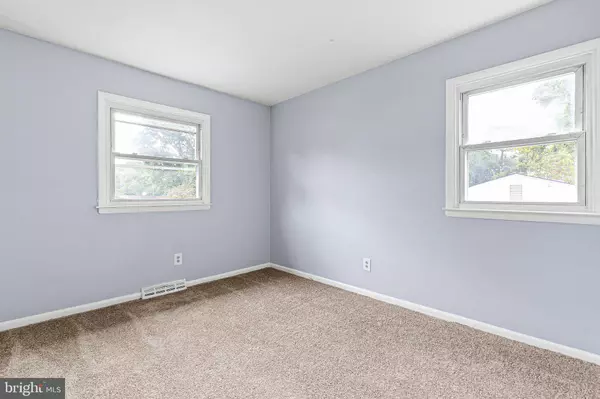 7 CARNEGIE CT, Newark, DE 19713