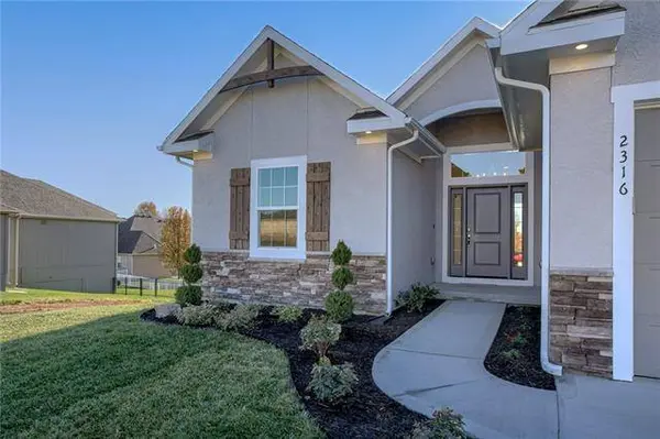 2328 NE Colonnade AVE, Blue Springs, MO 64029