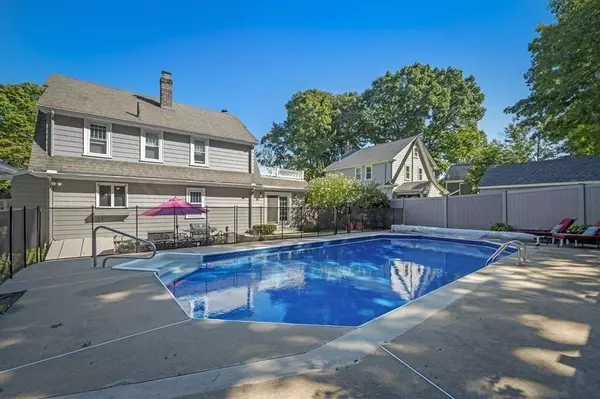 34 West St, Stoneham, MA 02180